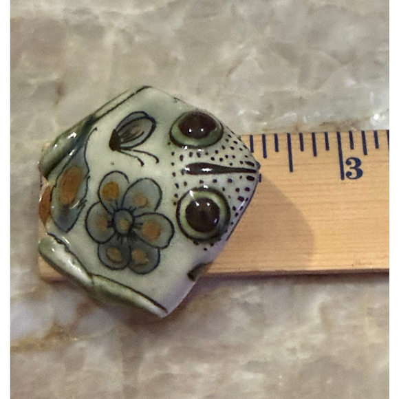 TONALA KEN EDWARDS Home Decor Ceramic Frog Figurine White Green Mexico rare - Picture 8 of 9